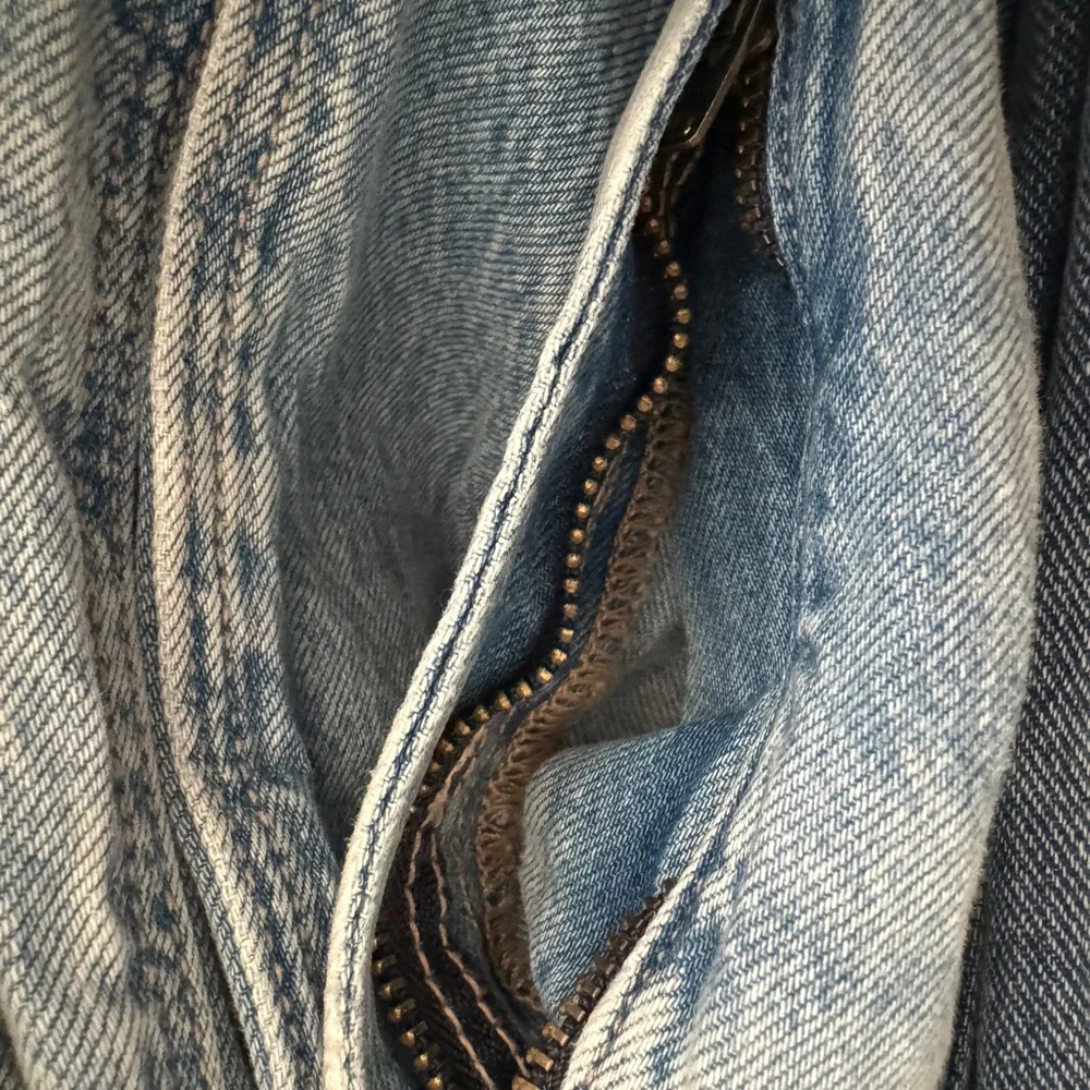 American Eagle Outfitters Light Blue Distressed Jeans